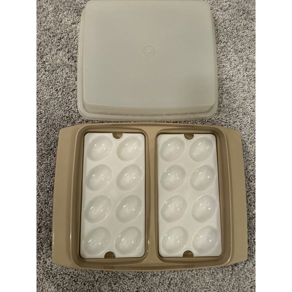 Vintage Tupperware Deviled Egg Keeper Carrier Tray Container Almond 723-2 USA - Picture 3 of 7